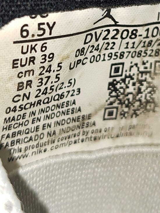 Air Jordan 11 CMFT Low Size 6.5Y Big Kids' Leather Shoes Sneakers DV2208-100 EUC - Picture 12 of 13